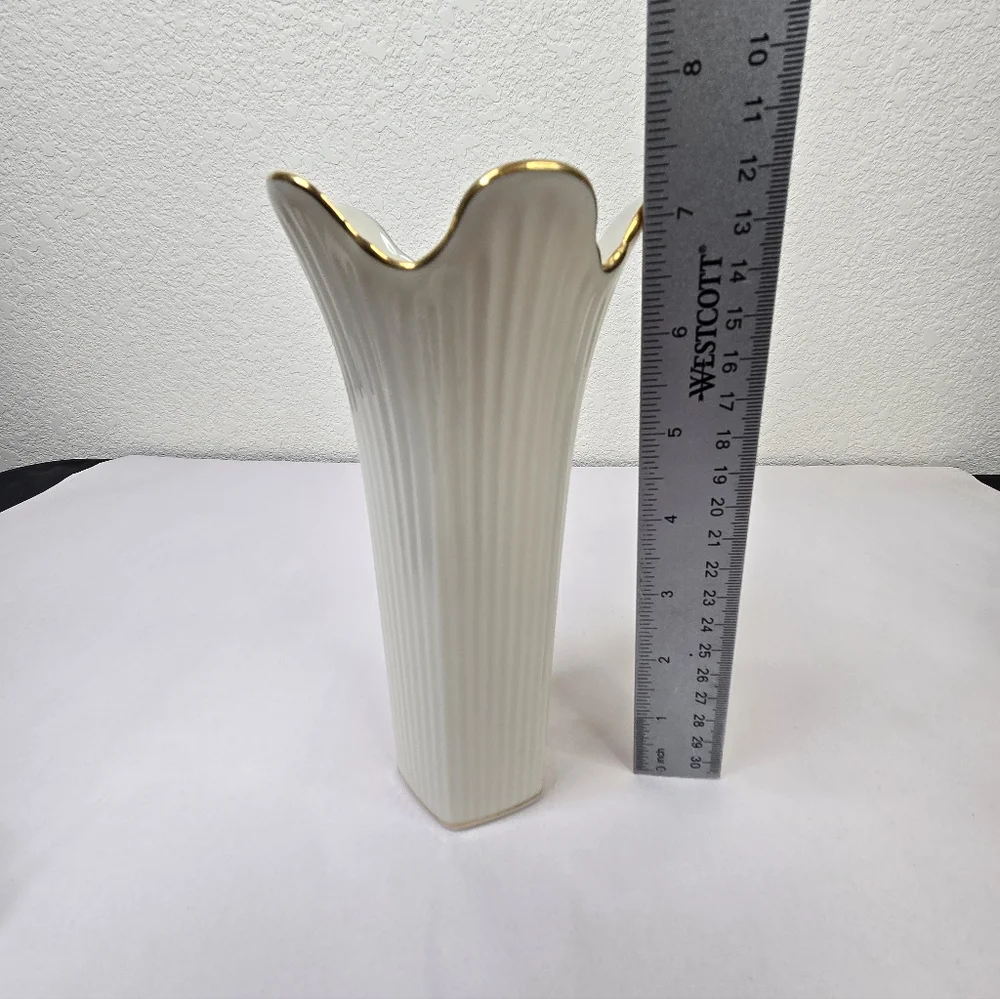 Lenox Meridian Collection Vase Ivory Porcelain 24K Gold Trim Scalloped Rim